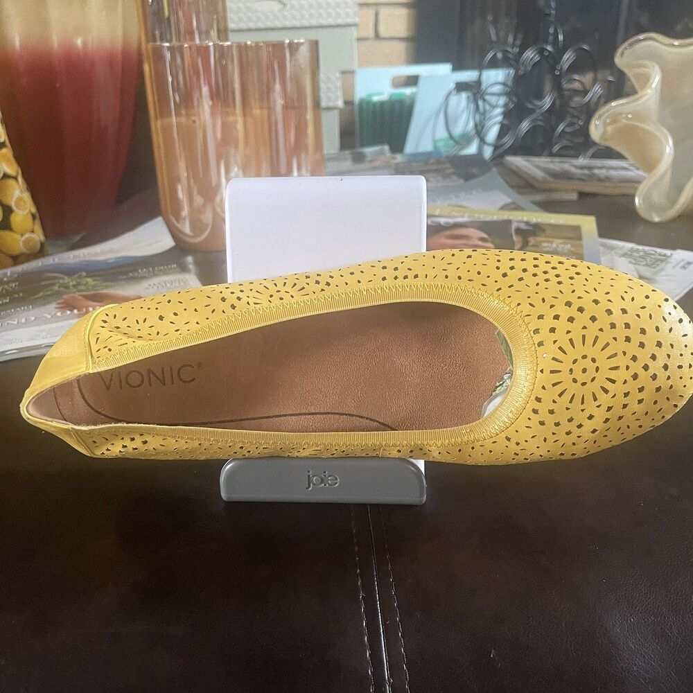 Vionic Robyn Womens Size 12 Soft Perforated Leather Ballet Flats Laser Cut - Picture 14 of 16